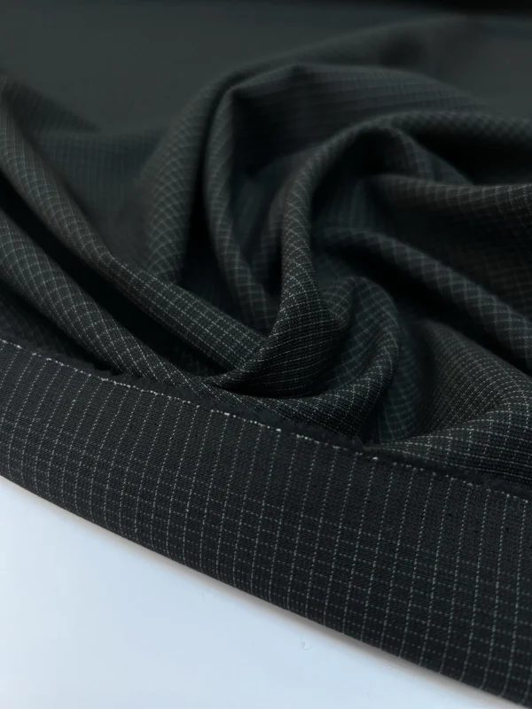 Torino Check – Laine Italienne Gris Noir à Carreaux <b class="prixprod"><br>35€/m</b>