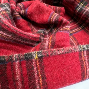 Highland Eilean Red – Laine tartan <b class="prixprod"><br>40 €/m</b> – Image 3