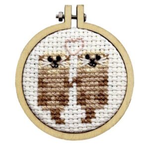 Mini kit point de croix – Faits l’un pour loutre – The Crafty Kit Company (Écosse)