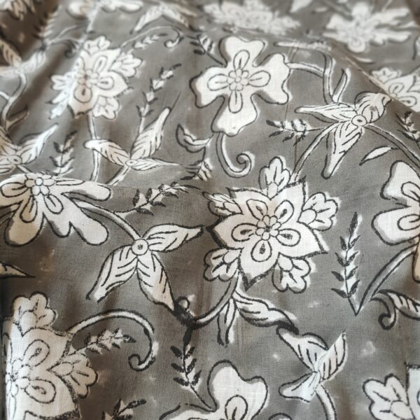 Jaipur Flora – Block Print Minegrey <b class="prixprod"><br>23 €/m</b>