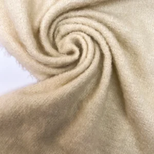 Bouclé laine–mohair blanc ivoire, relief duveteux, 540 g/m², 140 cm, deadstock France pour manteaux