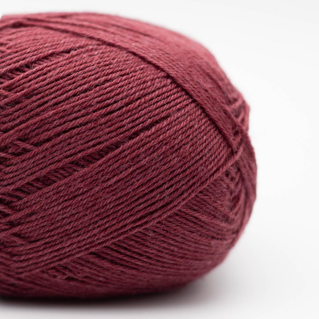 pelote de laine Kremke Edelweiss Classic 4ply Deep Purple, violet profond naturel non superwash en laine et polyamide recyclé
