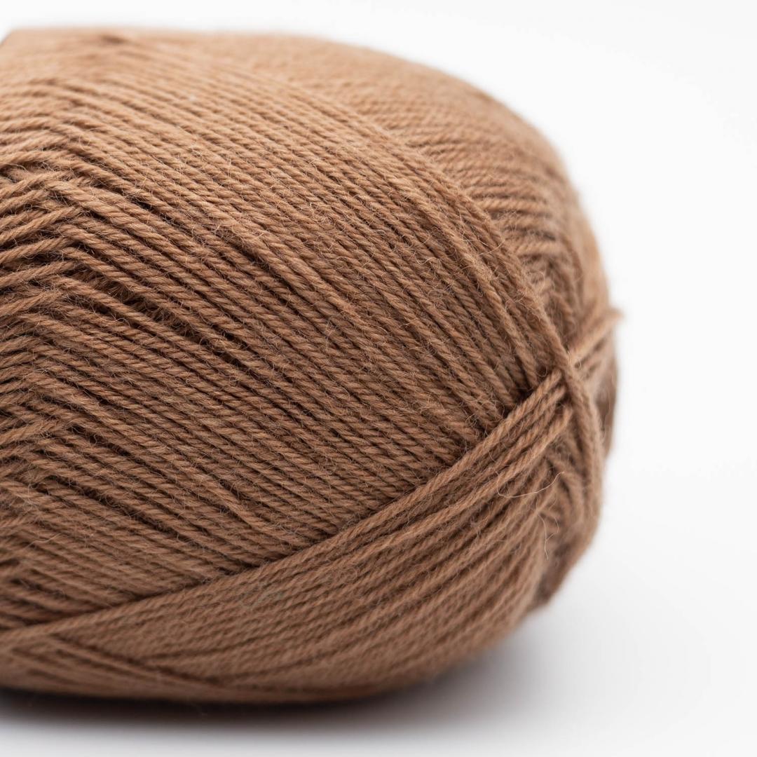 pelote de laine Kremke Edelweiss Classic 4ply Walnuss Braun, brun noyer chaud non superwash en laine et polyamide recyclé