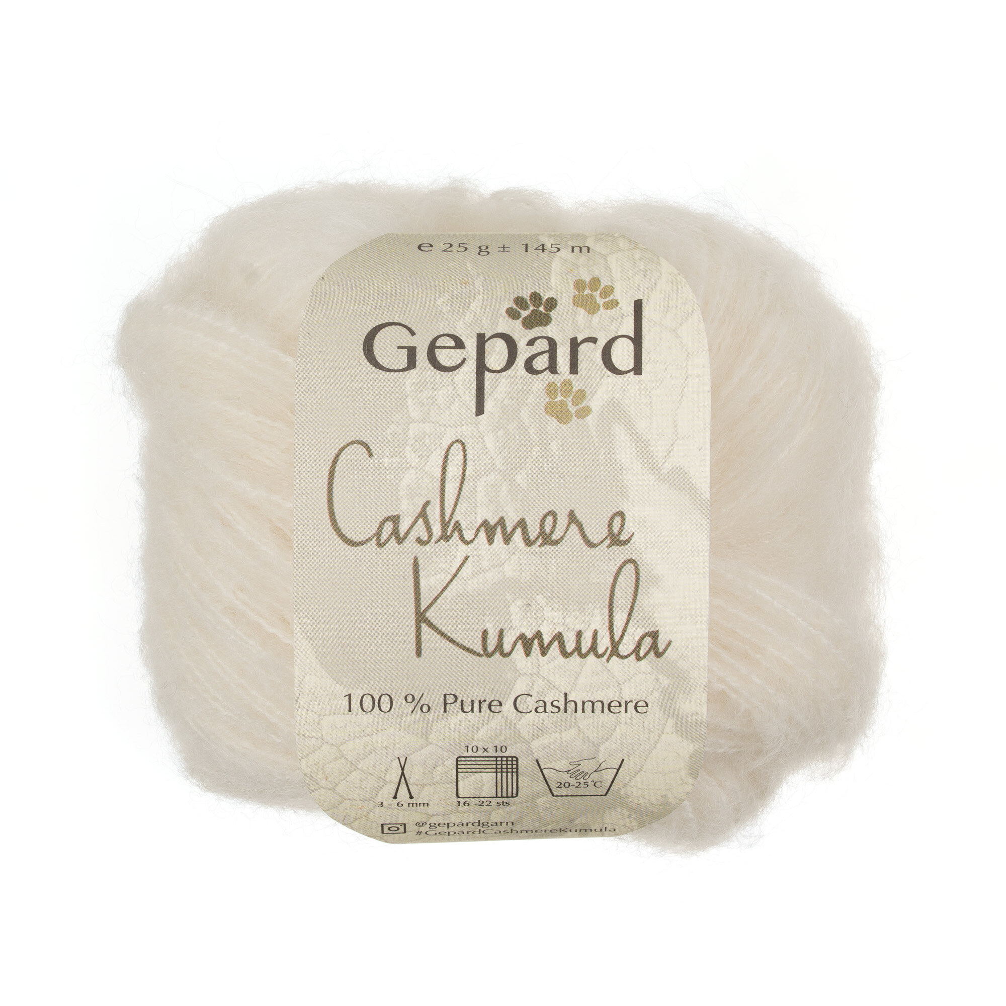 Pelote de laine Cashmere Kumula de Gepard, teinte Crème – un blanc naturel et lumineux à la texture moelleuse du cachemire italien.