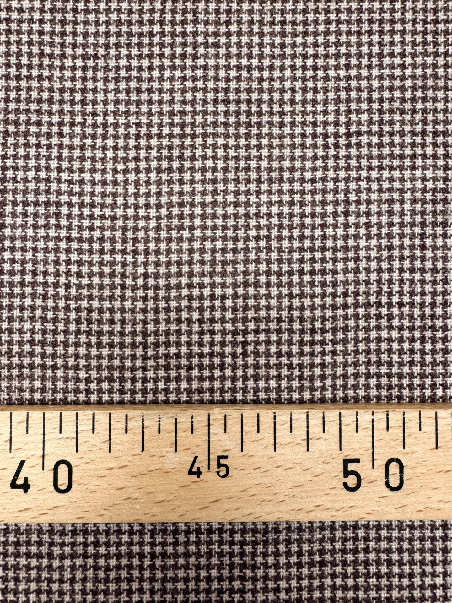 Tweed 100 % laine pied-de-poule, vue lisière et plis, tombé net