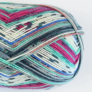 Pelote de laine Arne & Carlos Socks & More 4ply Morgedal Color, fil à chaussettes auto-rayant rose menthe bleu écru et gris, chez Atelier Léonie