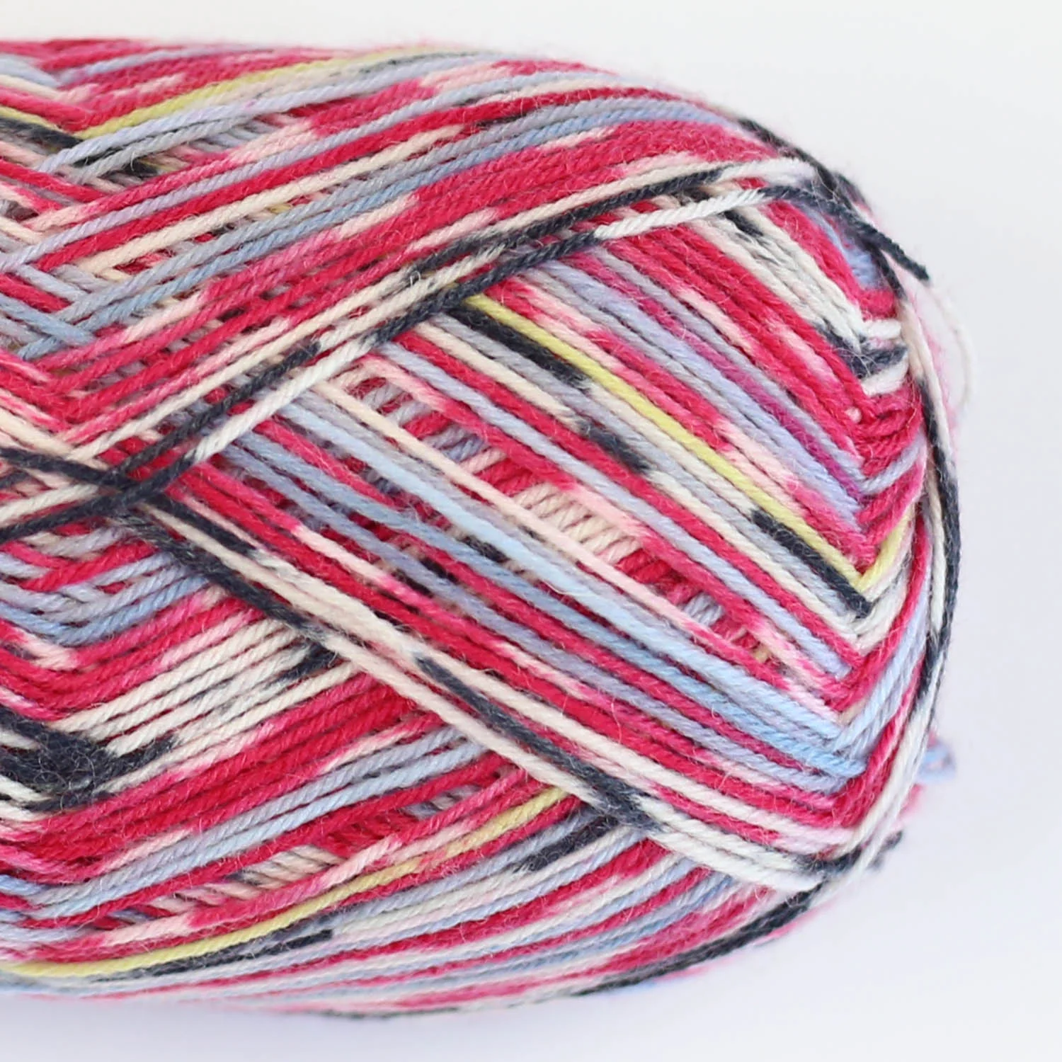 Pelote de laine Arne & Carlos Socks & More 4ply Lantern Night, fil à chaussettes auto-rayant rose bleu pâle écru jaune et anthracite, chez Atelier Léonie