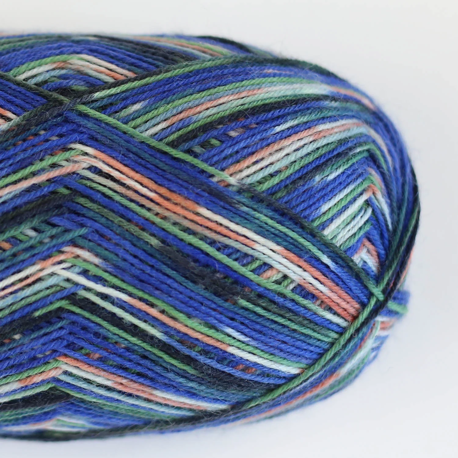 Pelote de laine Arne & Carlos Socks & More 4ply Valen Color, fil à chaussettes auto-rayant bleu vert doux écru rose poudré et anthracite, chez Atelier Léonie