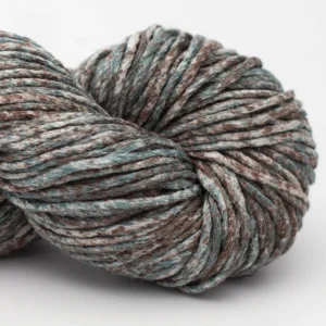 Écheveau Studio Linen Print Erika Knight Camouflage 027, fil lin recyclé gris vert pour tricot et crochet