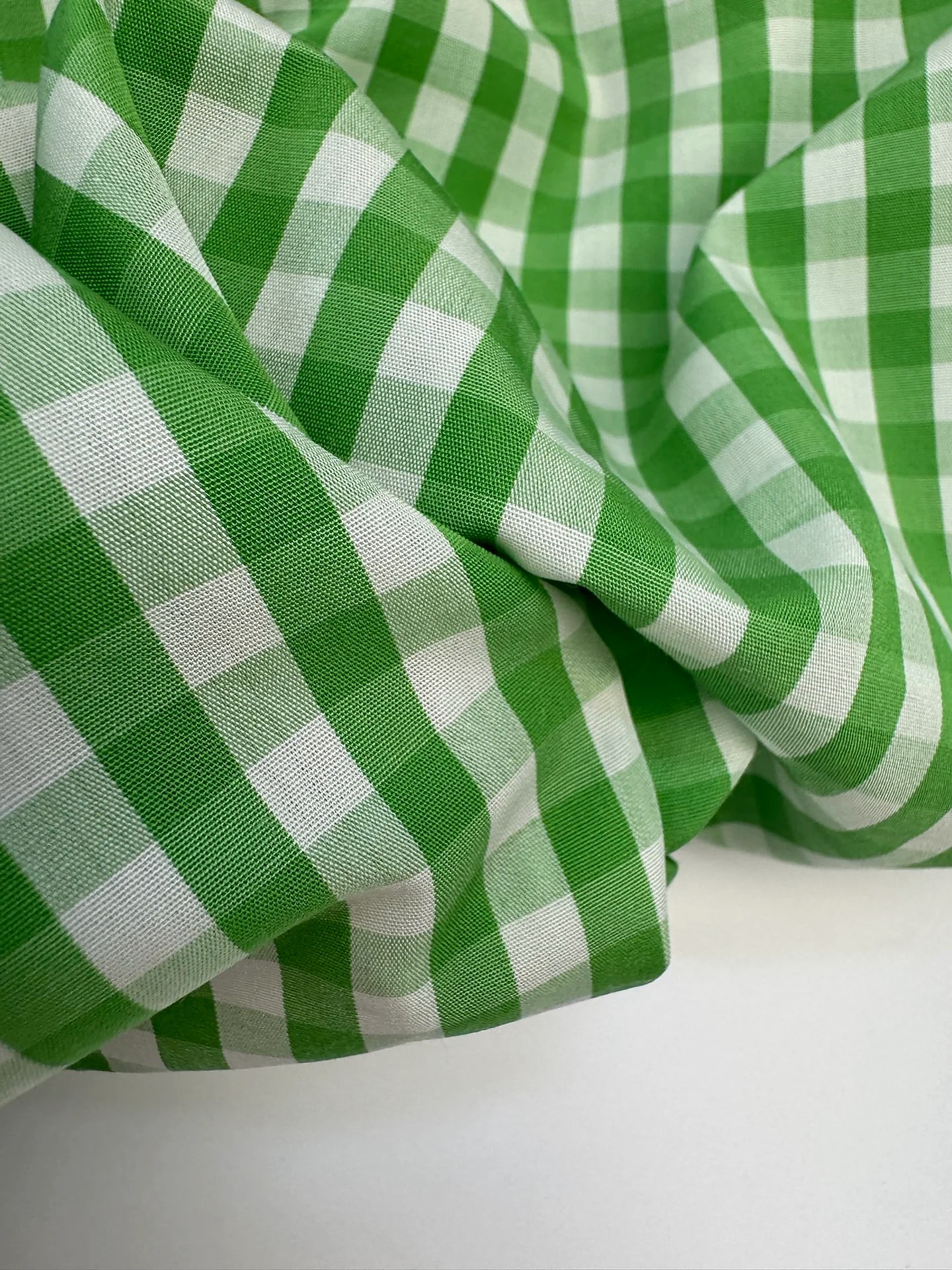 Tissu Popeline Vichy Prairie vert et écru, deadstock italien 100 % coton pour chemise et blouse