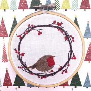 kit broderie robin wreath mini cinnamon stitching atelier leonie 01