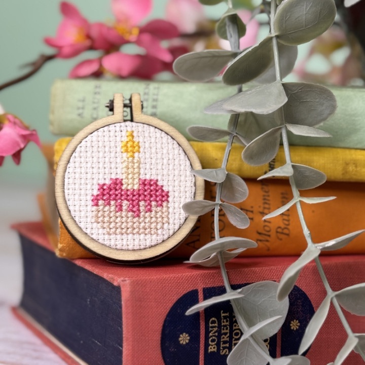 kit point de croix joyeux anniversaire the crafty kit company atelier leonie 02