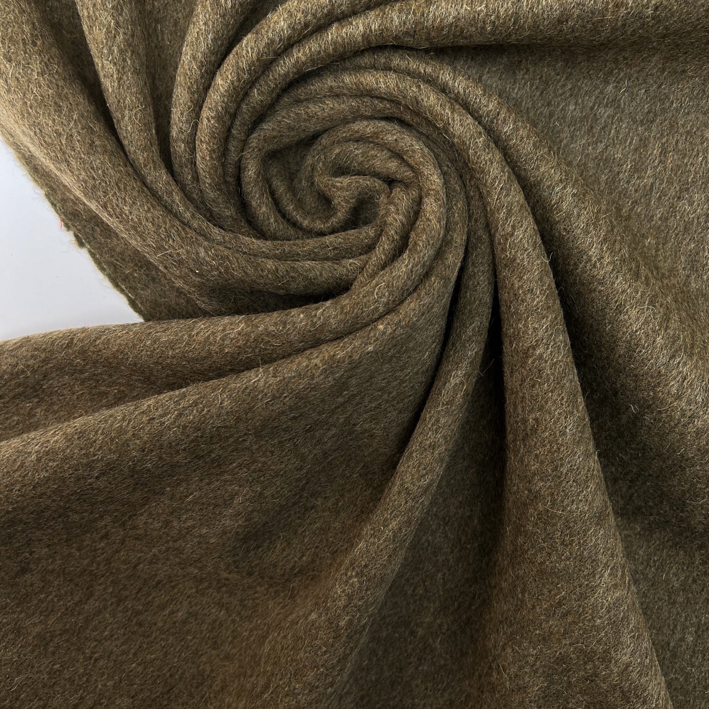 tweed de laine aux nuances vertes fabrique en italie 2430000021176 atelier leonie 01